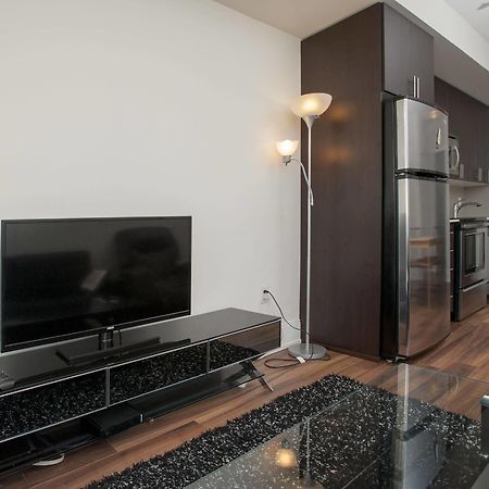 Life Suites Luxury Downtown Condos Торонто Екстер'єр фото