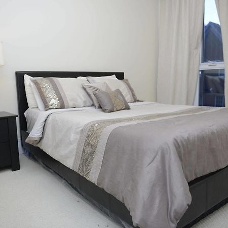 Life Suites Luxury Downtown Condos Торонто Екстер'єр фото
