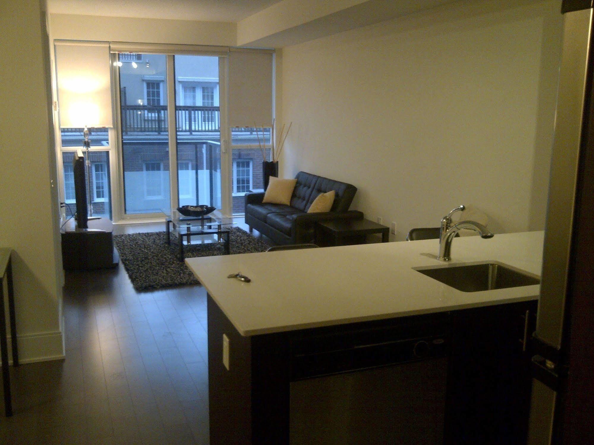 Life Suites Luxury Downtown Condos Торонто Екстер'єр фото
