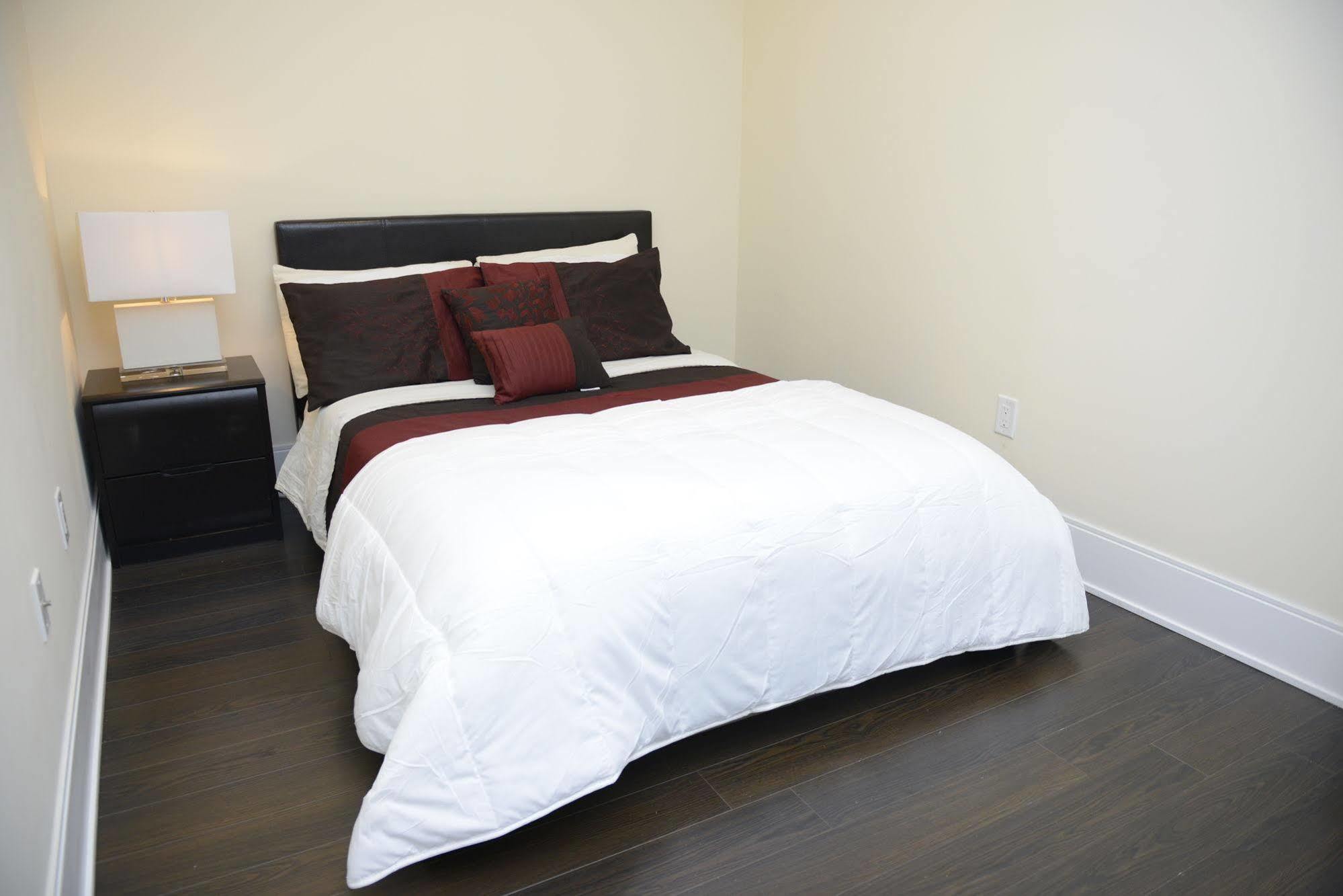 Life Suites Luxury Downtown Condos Торонто Екстер'єр фото