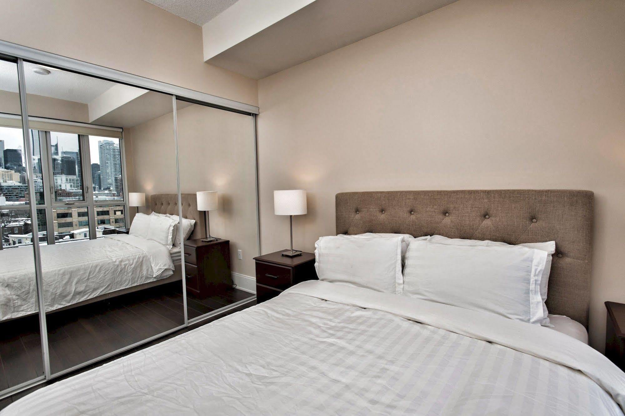 Life Suites Luxury Downtown Condos Торонто Екстер'єр фото