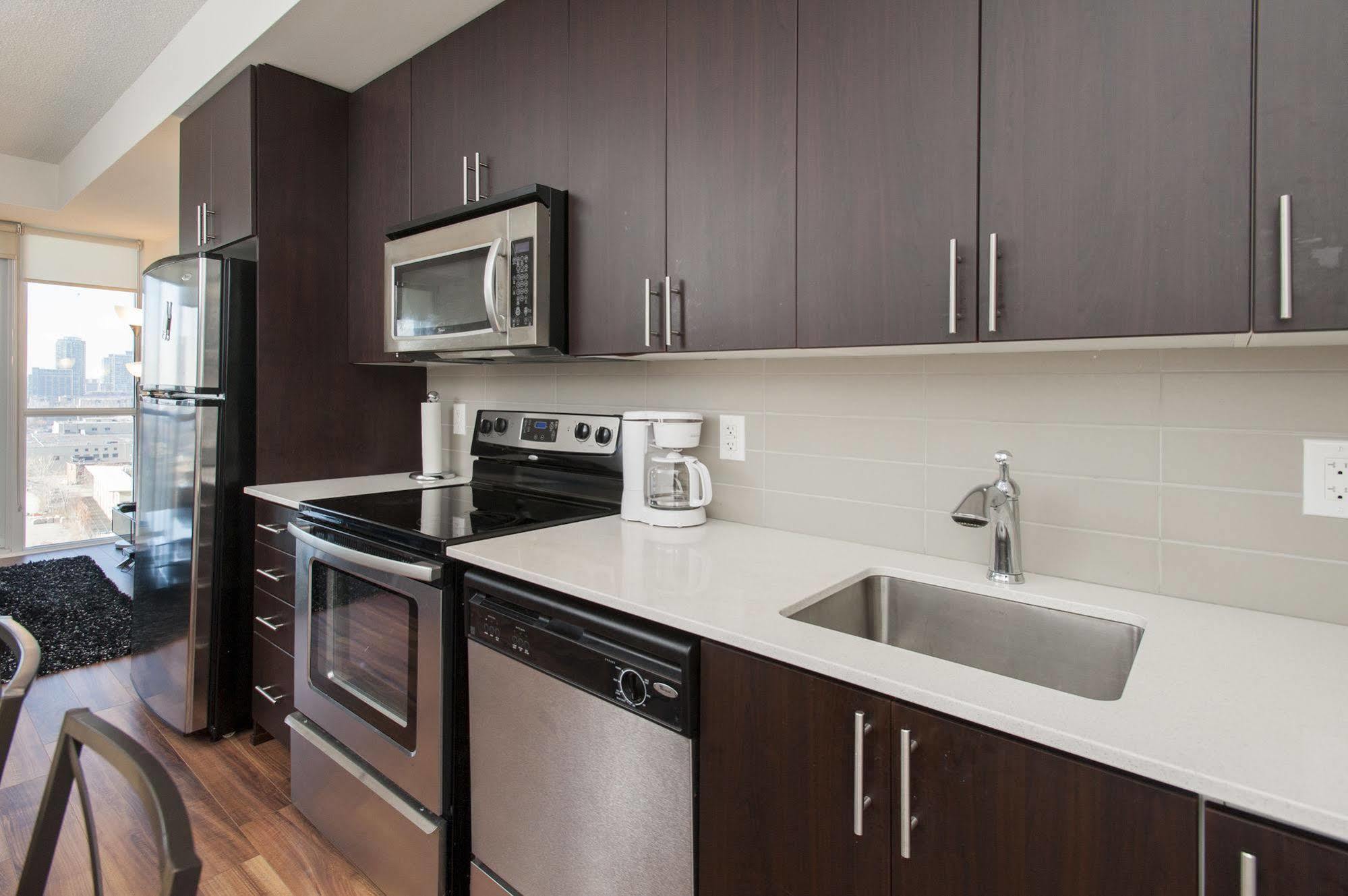 Life Suites Luxury Downtown Condos Торонто Екстер'єр фото