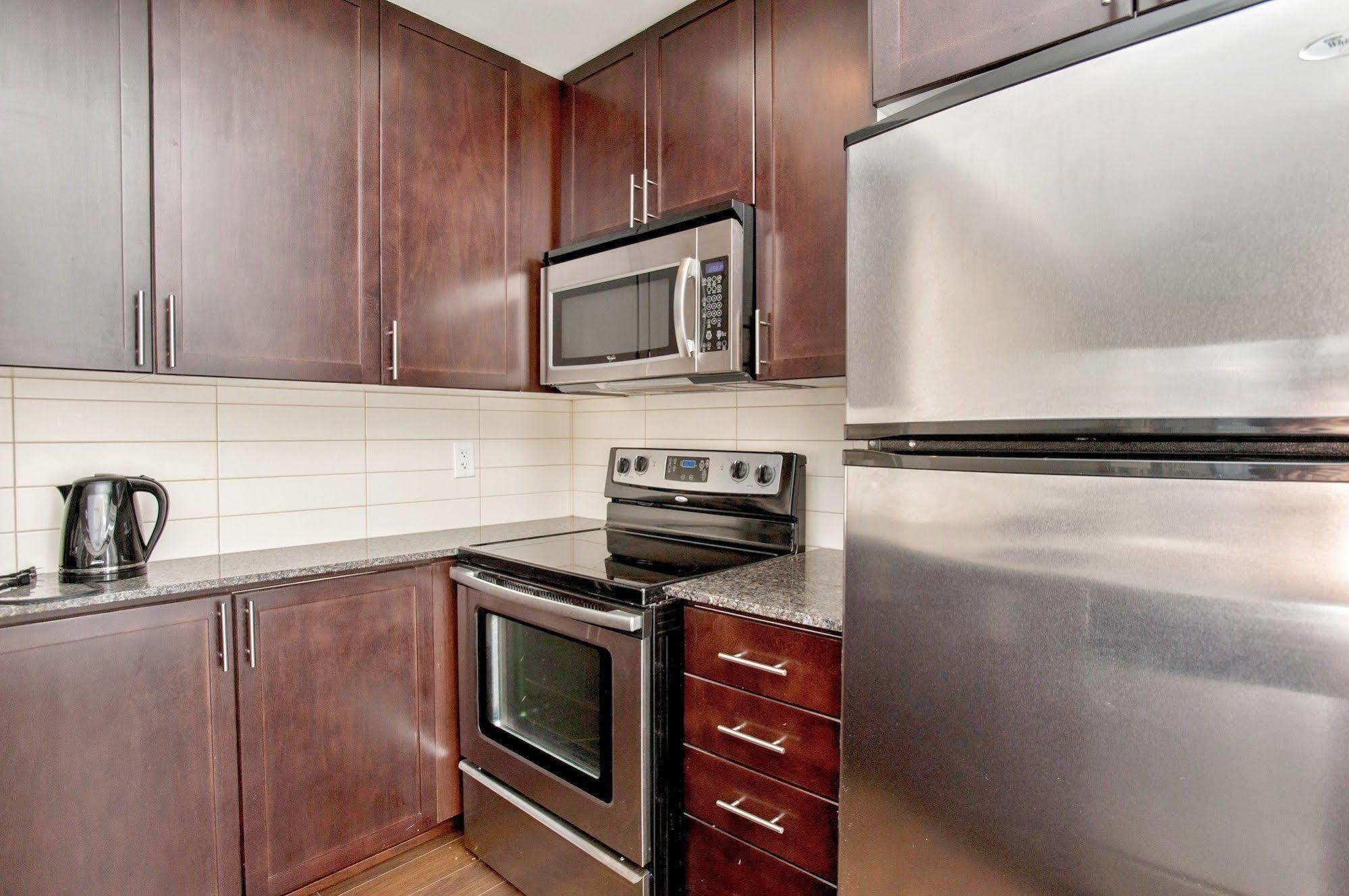 Life Suites Luxury Downtown Condos Торонто Екстер'єр фото