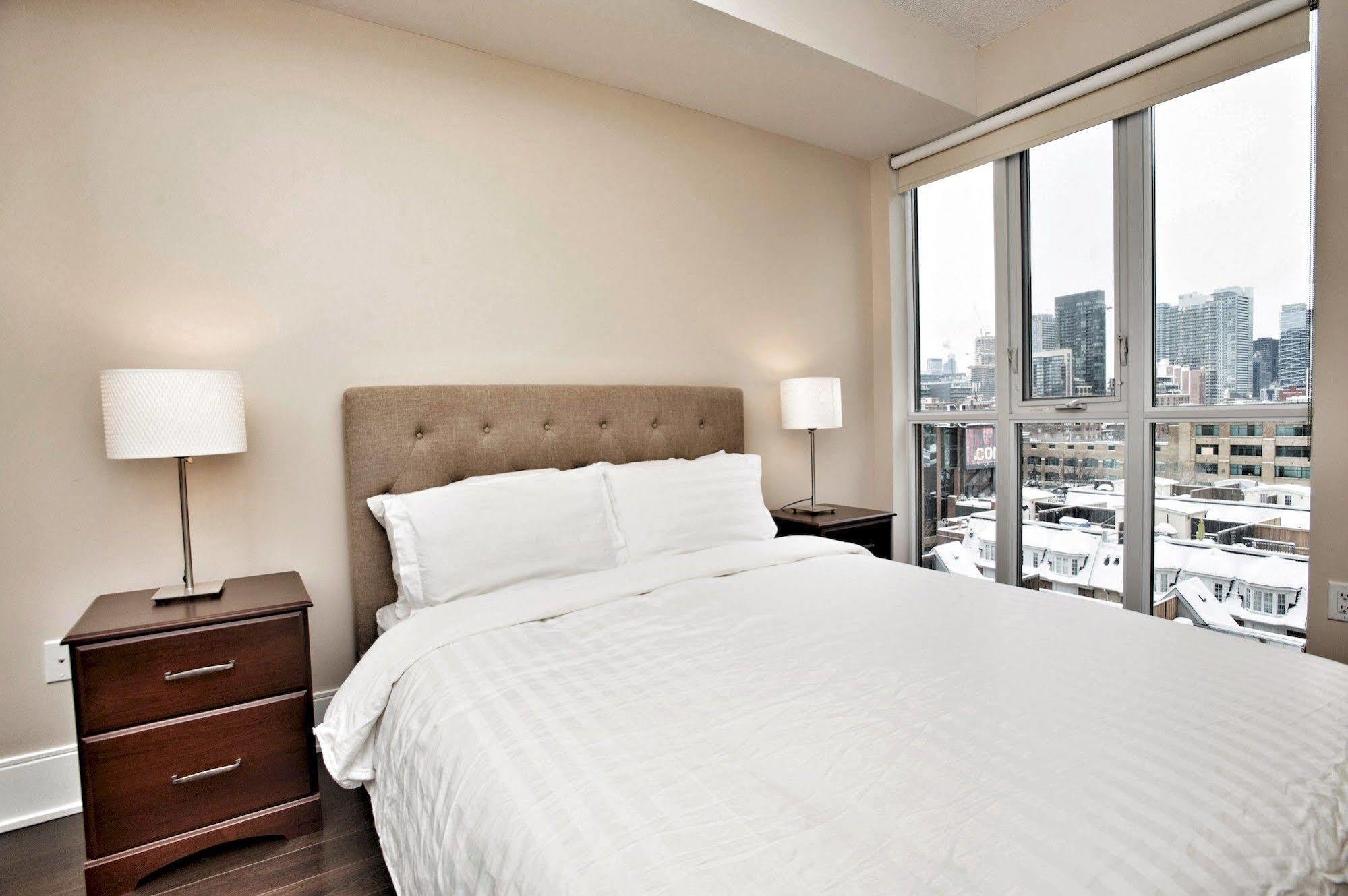 Life Suites Luxury Downtown Condos Торонто Екстер'єр фото