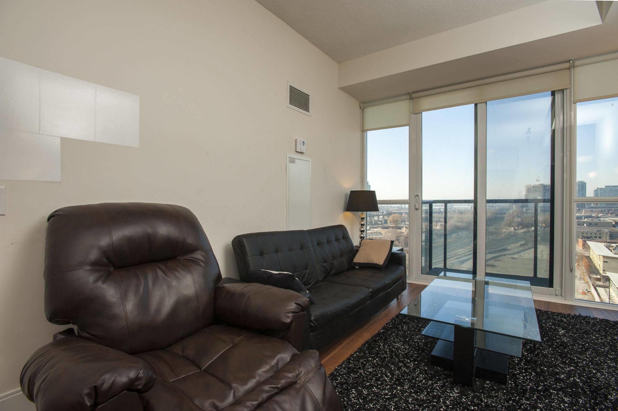 Life Suites Luxury Downtown Condos Торонто Екстер'єр фото
