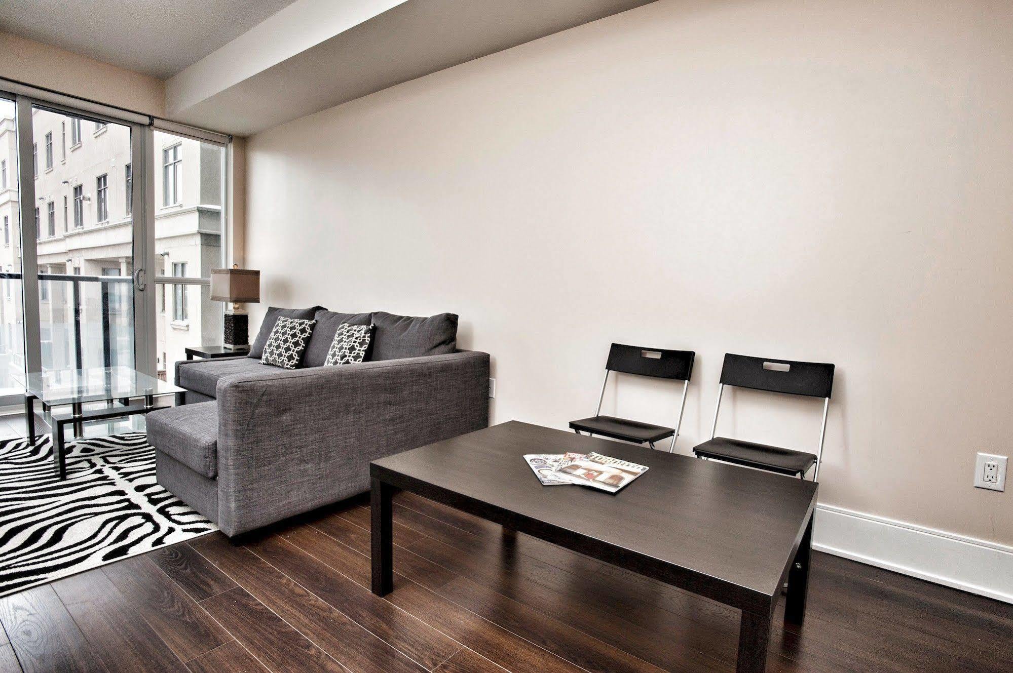 Life Suites Luxury Downtown Condos Торонто Екстер'єр фото