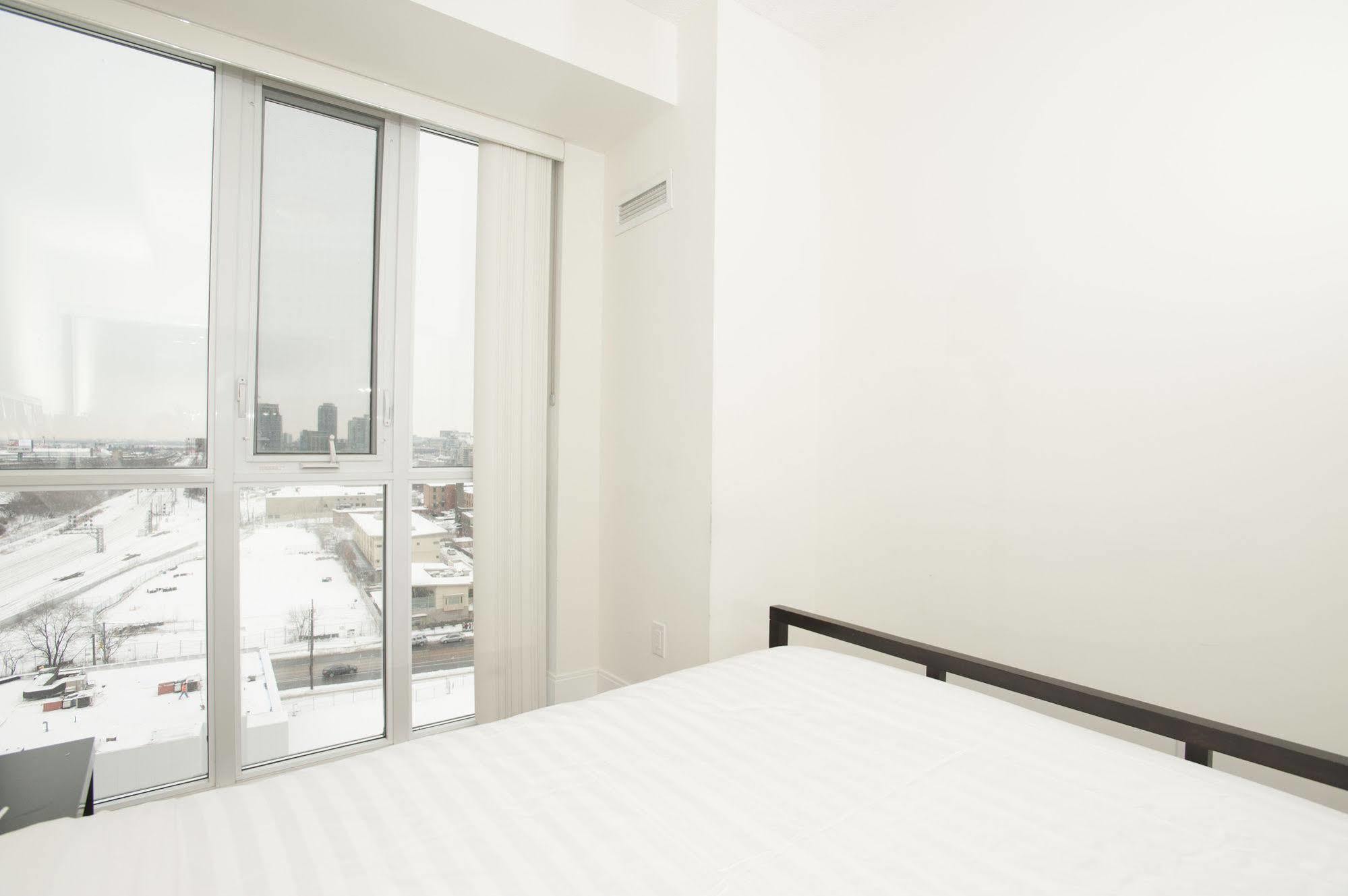 Life Suites Luxury Downtown Condos Торонто Екстер'єр фото